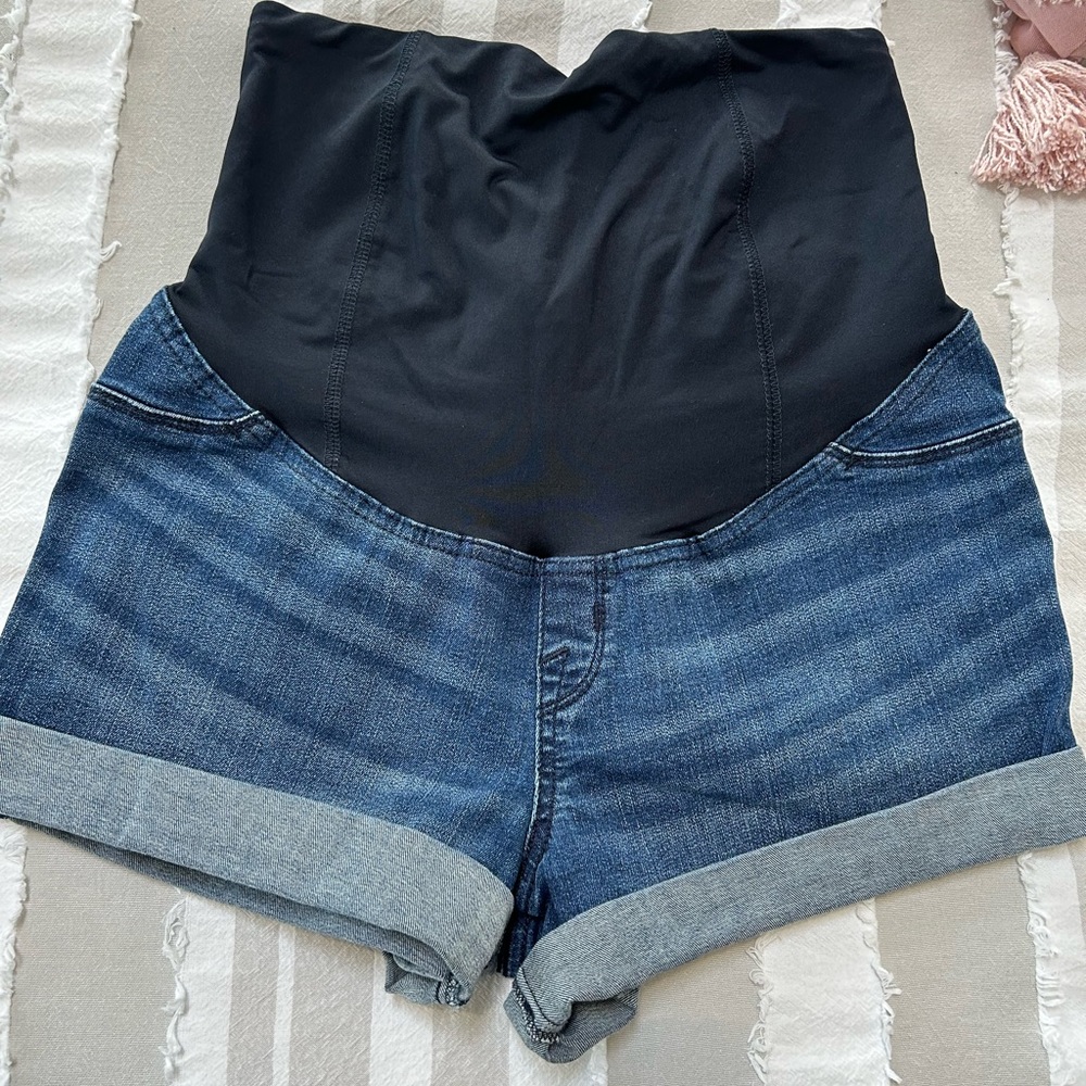 Isabel Maternity Shorts in sizes 8 & 10!